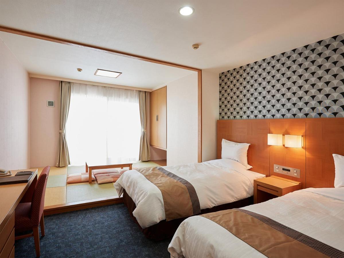 Hotel Murasakimura Yomitan Exteriör bild