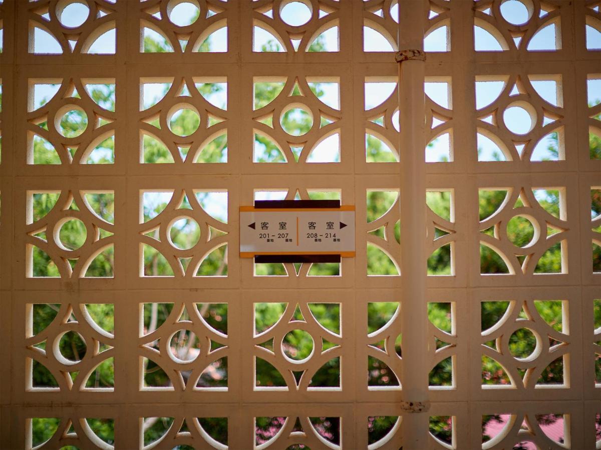 Hotel Murasakimura Yomitan Exteriör bild