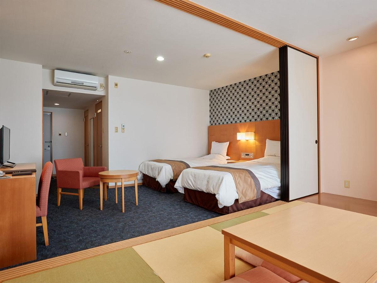 Hotel Murasakimura Yomitan Exteriör bild