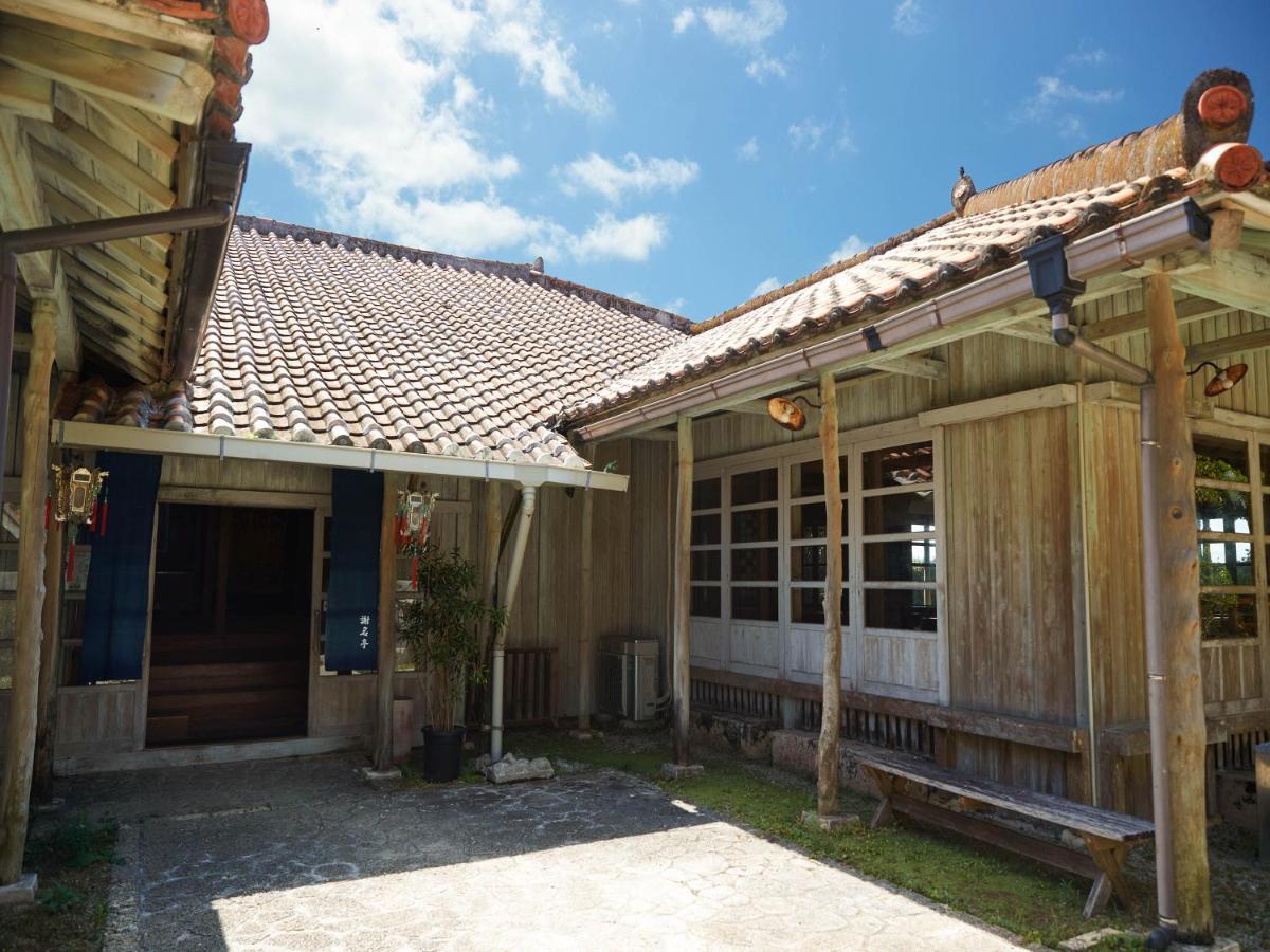 Hotel Murasakimura Yomitan Exteriör bild