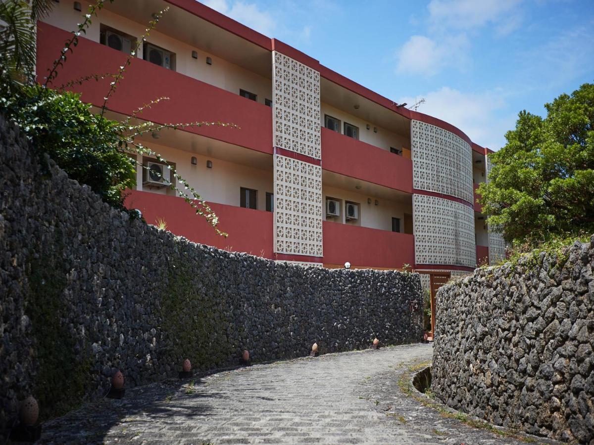 Hotel Murasakimura Yomitan Exteriör bild