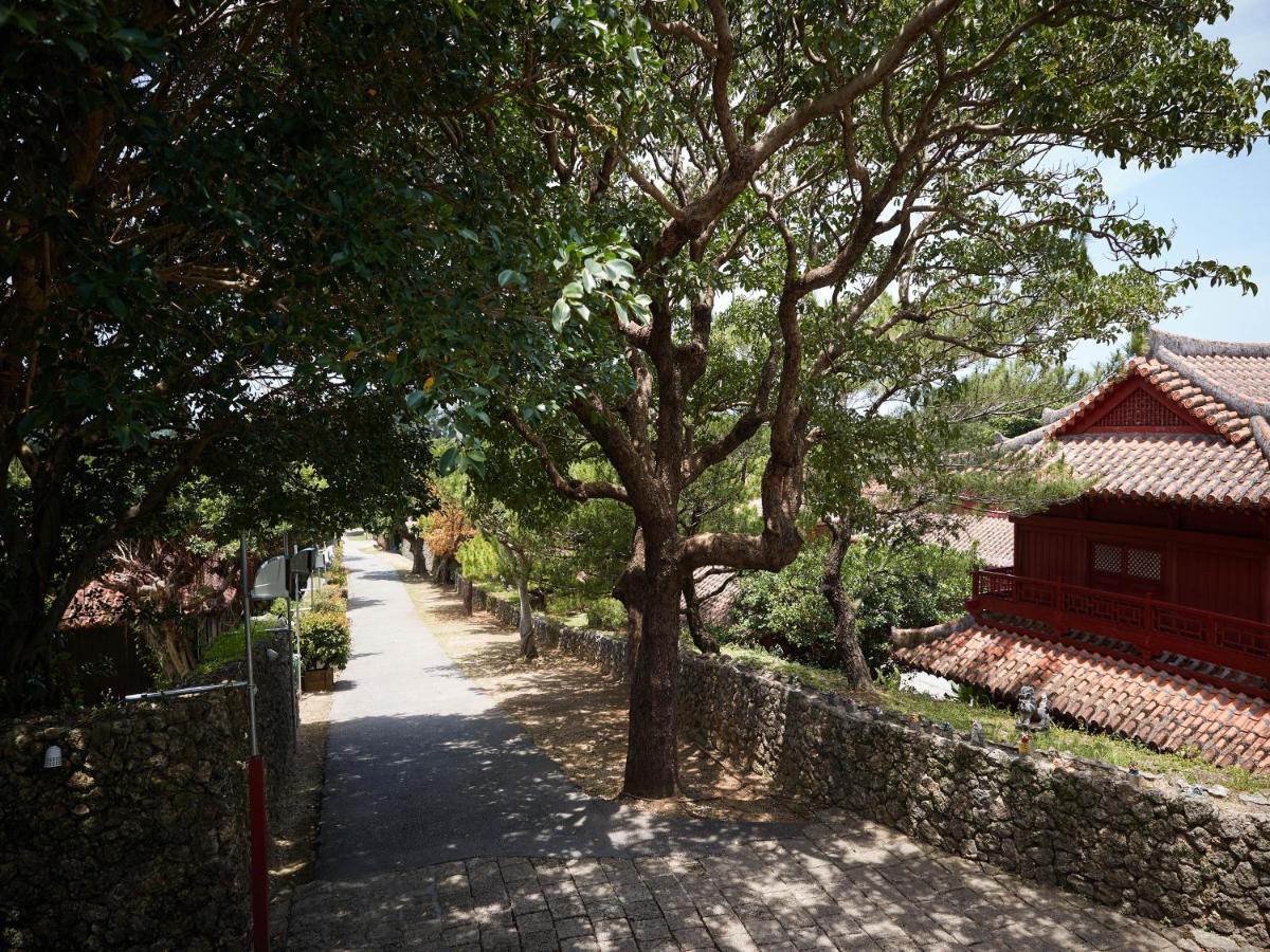 Hotel Murasakimura Yomitan Exteriör bild